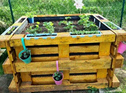 hochbeet bauen aus paletten anleitung